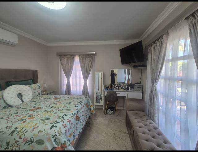 3 BEDROOM TOWNHOUSE FOR SALE IN SUNNINGDALE